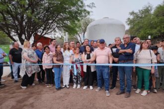 VECINOS DE ÑOQUEVE Y BAYO MUERTO CUENTAN CON ACUEDUCTO Y RED DE ELECTRIFICACIÓN