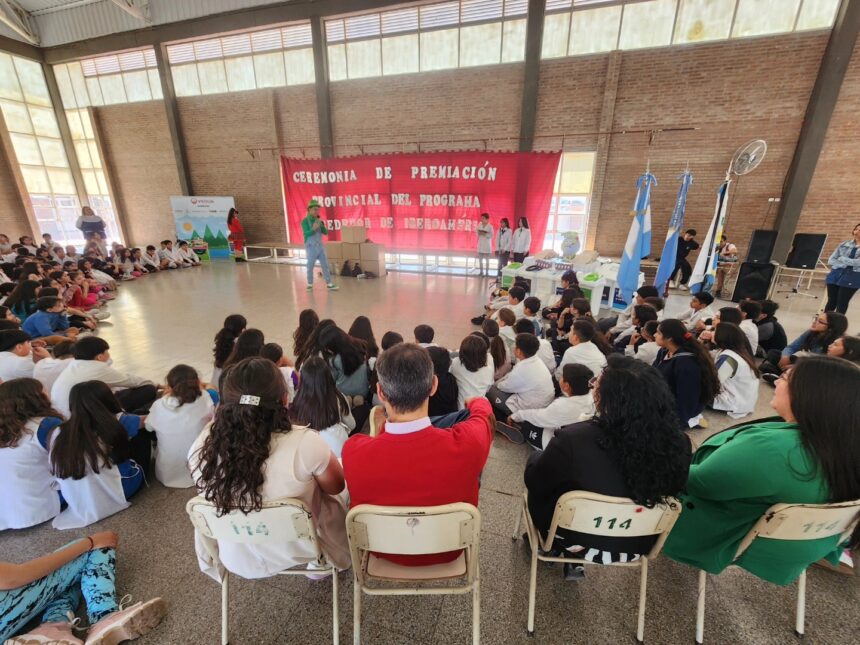 Educación Ambiental | ESTUDIANTE DE NUESTRA CIUDAD FINALISTA DEL CONCURSO “ALREDEDOR DE IBEROAMÉRICA”