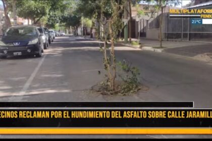 Vecinos reclaman por el hundimiento de asfalto sobre calle Jaramillo