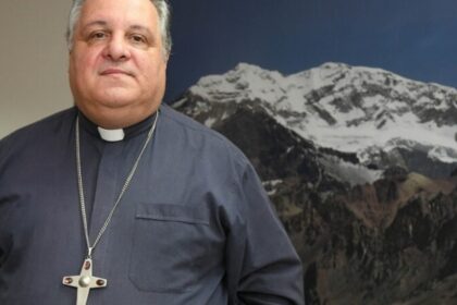 Designan al nuevo jefe de la Iglesia argentina: viene de Mendoza y tiene una mirada crítica de Milei