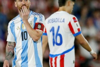 Messi y una noche incómoda con la Selección Argentina: batalló más de lo que jugó y explotó con el árbitro de Daronco