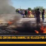 Cansados por la falta de agua, vecinos cortan la rotonda del Kartódromo