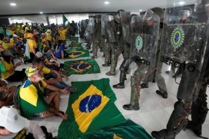 La Justicia argentina ordenó la detención de 61 bolsonaristas que pidieron refugio en el país tras el intento de golpe contra Lula