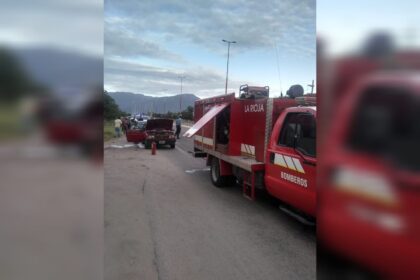 Chocaron dos autos por Av. Félix de la Colina: Una de las conductoras, debió ser trastada al hospital