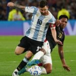 Messi, enchufado, cerró el año con la Selección Argentina: final feliz, un nuevo “bobo” y, cuándo no, otro récord