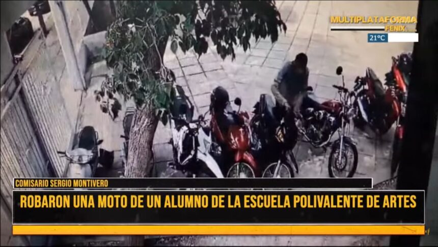 Robó una moto, fue grabado y es intensamente buscado