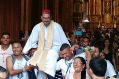 El Papa designó arzobispo de La Plata a un cura villero que tuvo que pedir disculpas por cantos contra Milei