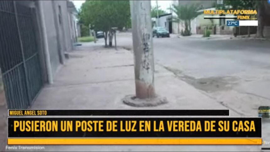 Lleva 27 años con un poste de luz en su garaje y EDELaR le pide 2 millones para retirarlo