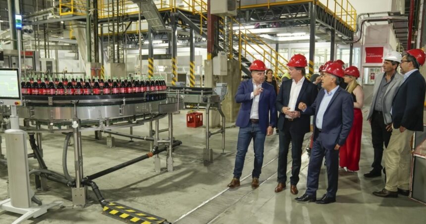 Con una inversión de 40 millones de dólares, Coca Cola Andina reabrió una fábrica embotelladora cerrada hace 20 años en Mendoza