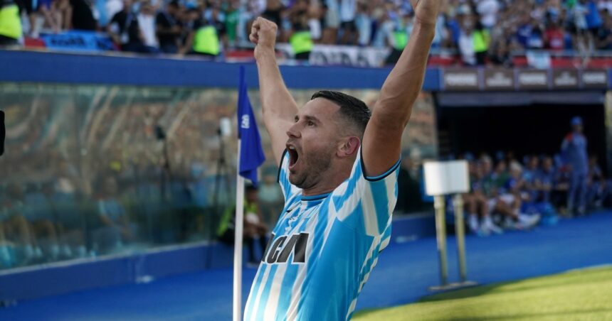 Maravilla Martínez disfruta de su segunda vida y a fuerza de goles y más goles llevó a Racing a ser campeón de la Copa Sudamericana