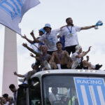 De Asunción al Obelisco, la caravana de Racing campeón: la intimidad de los festejos del rey de la Copa Sudamericana y el sabor de la felicidad