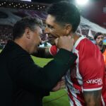 ¿Un guiño para el River 2025?: Enzo Pérez y Marcelo Gallardo y un efusivo abrazo en la cancha de Estudiantes