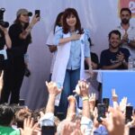 Desvelada por su condena, Cristina embiste para negociar impunidad y siembra dudas sobre el gobierno