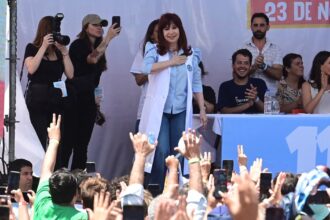 Desvelada por su condena, Cristina embiste para negociar impunidad y siembra dudas sobre el gobierno