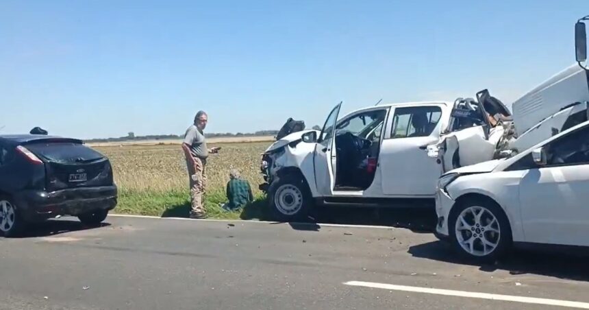 Tragedia en la Ruta 5: murió una mujer en un choque y luego un camión se estrelló contra la fila de autos frenados por el operativo