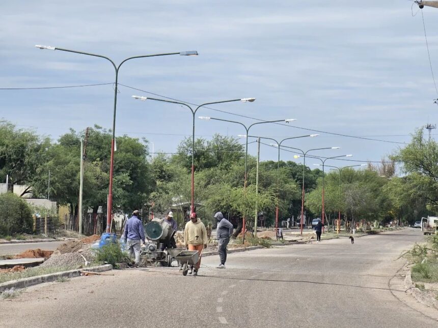 Plazoleta Eva Perón | RECAMBIO DE LUMINARIA Y REMODELACIÓN DEL BOULEVARD OBISPO ANGELELLI