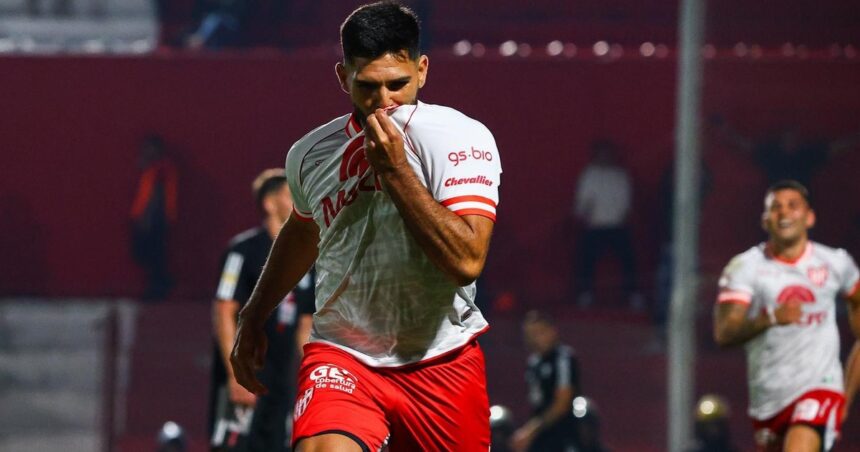 Instituto se lo dio vuelta a Riestra, silenció los silbidos de su gente y sigue en carrera para clasificar a la Copa Sudamericana