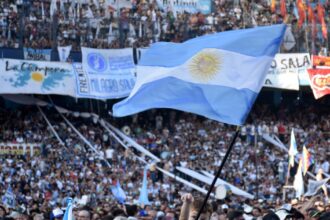 Un dirigente camporista se mete en la campaña presidencial de Racing y juega con el oficialismo en el club