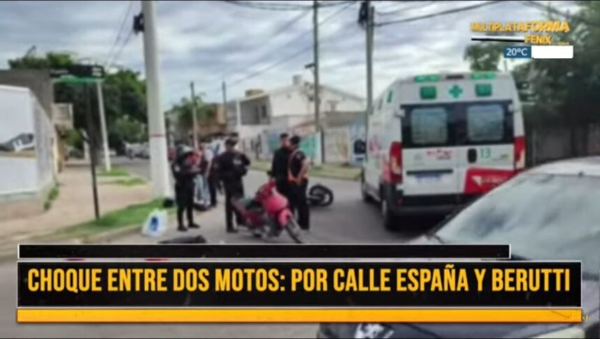 Se accidentaron 2 motocicletas. Mujer embarazada es atendida por personal de emergencias