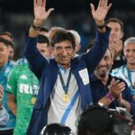 Racing tuvo su fiesta de campeón de la Copa Sudamericana: Costas se robó la atención con el saco de Pizzuti y la promesa para la Libertadores 2025