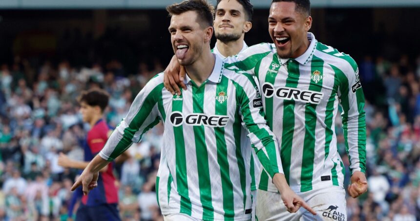 Gio Lo Celso volvió al gol y el Betis le robó un empate sobre la hora al Barcelona