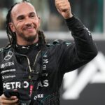 La emotiva despedida de Lewis Hamilton de Mercedes: arrodillado frente al auto y la reacción de Colapinto a su espectacular maniobra en la última vuelta