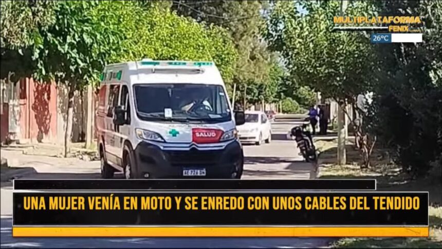 Mujer se enredó con cables y terminó en el asfalto