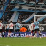 Racing cerró su 2024 soñado con triunfo ante River, que debe esperar para asegurar la fase de grupos de la Copa Libertadores