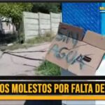 Vecinos molestos por falta de agua colocan carteles por avenida Ramírez de Velazco