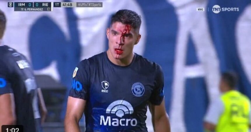 Independiente Rivadavia vs. Riestra y el partido de las polémicas: le abrieron la cabeza a un jugador y el VAR no intervino pero después resolvió una jugada complicada