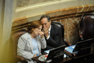 El jefe del bloque de Edgardo Kueider en el Senado no descarta pasarse a las filas de La Libertad Avanza: “Me encantaría poder arreglar”