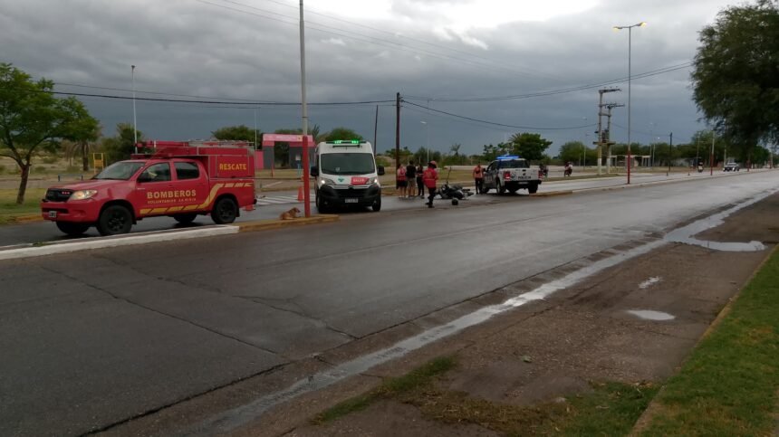 Una motociclista resultó herida tras chocar con otra moto