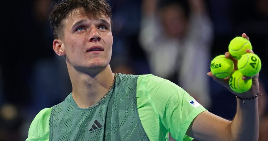 Next Gen ATP Finals: Jakub Mensik pidió unos minutos para ir al baño y la organización le hizo un pedido insólito