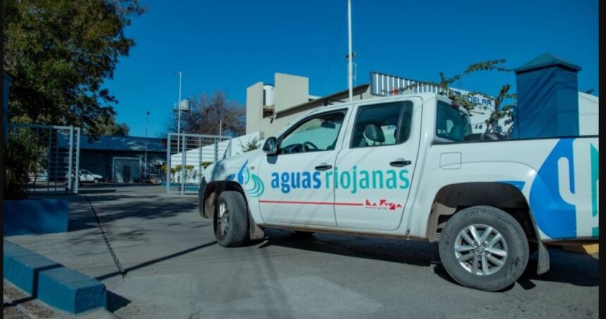 Informan acerca de obras para mejorar el servicio de agua en barrios de la Capital Riojana