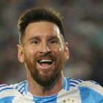 Lionel Messi abrió las puertas de su museo de camisetas y mostró sus reliquias más sagradas con la Selección Argentina