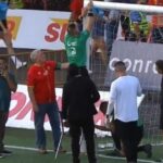 Insólito momento en la final de fútbol de Costa Rica: midieron un arco en vivo y era más grande que el otro