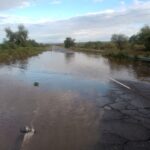 Por las fuertes lluvias, la ruta que une La Rioja y San Juan está inundada