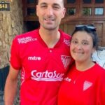 Lionel Scaloni se puso la camiseta de Los Andes y tuvo un enorme gesto con una pareja de hinchas que lo visitaron en Pujato