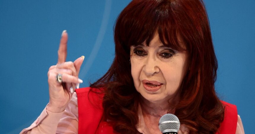 “Mafia y delirio, peligroso binomio”: Cristina Kirchner le pegó a la Corte Suprema y a Milei en un mensaje navideño