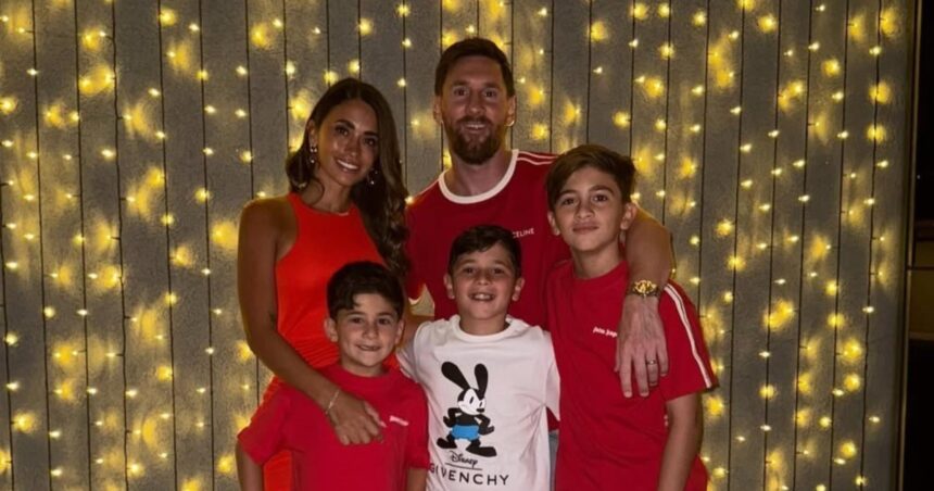 La Navidad de los Messi: Antonela Roccuzzo compartió las fotos del festejo en familia, con looks en rojo y distintos estilos