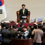 Corea del Sur se sumerge en una crisis política sin precedentes en su historia democrática