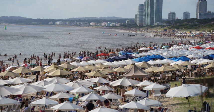 En la “ex imposible” Punta del Este volvió el sol, la gente inundó las playas y hay precios “más amigables” que nunca