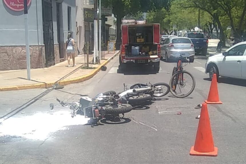 Dos motocicletas chocaron por Av. San Nicolás de Bari