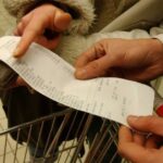 Desde hoy, los tickets de compra incluirán los impuestos que paga el consumidor: qué cambia y cuáles son los próximos pasos