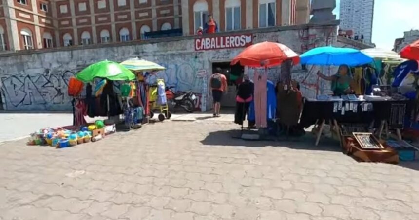 Denuncia penal para desalojar la feria ilegal de la Rambla de Mar del Plata que funciona con la venia de Axel Kicillof