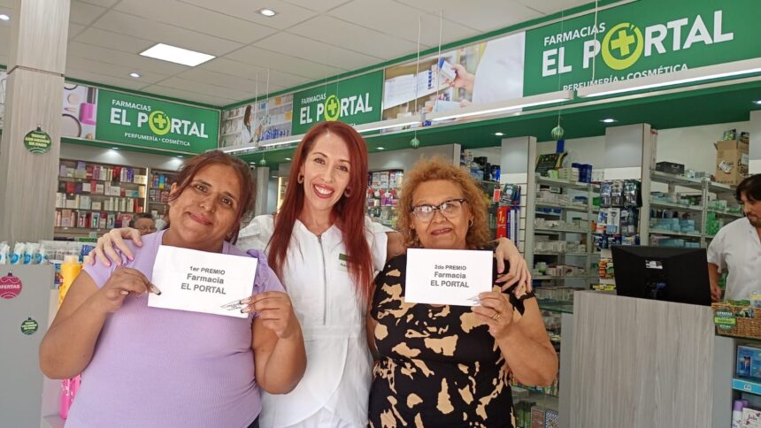 Las dos ganadoras de los 300 mil pesos en efectivo de FARMACIA EL PORTAL retiraron su premio