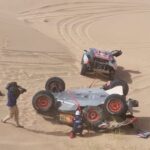 Carlos Sainz sufrió un terrible vuelco y la organización del Dakar no le permitió seguir compitiendo