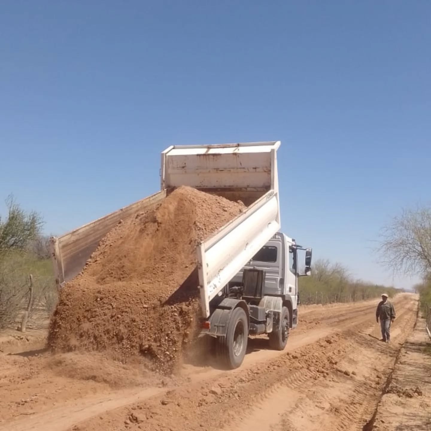 CHEPES | SEGUIMOS TRABAJANDO EN LOS CAMINOS VECINALES DEL INTERIOR DEPARTAMENTAL